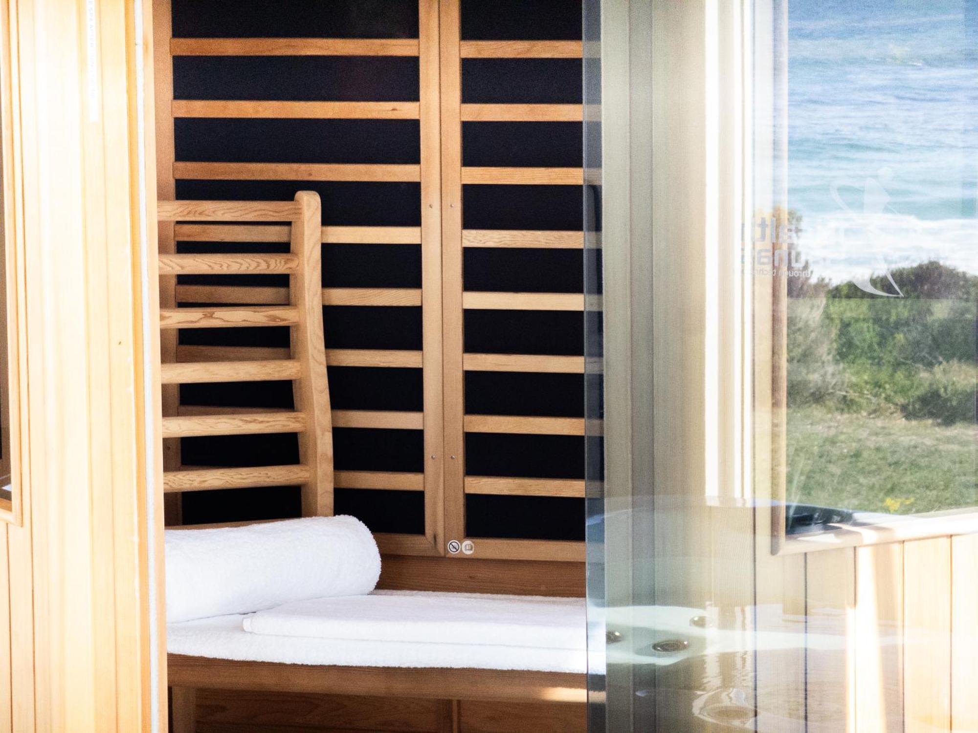 Saltwater - Absolute Oceanfront, Fire Pits, Some Villas With Hot Tubs And Sauna Falmouth Exterior photo